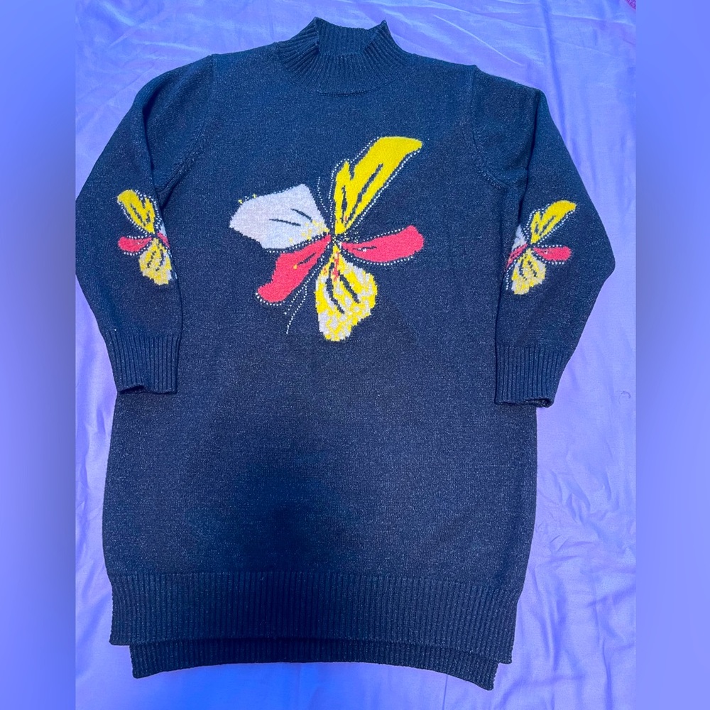 OLIVE+OAK Sweater with flowers